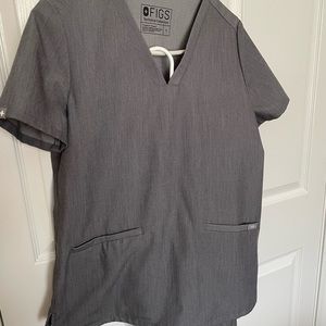 Small gray Figs scrub top and matching Yola